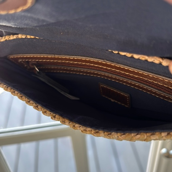 Chaps Lexi Classic Woven Coastal Wristlet - Picture 6 of 7